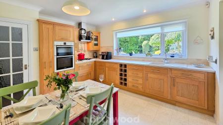 5 bedroom Detached house for sale in The Hollows, Bessacarr, Doncaster, DN4