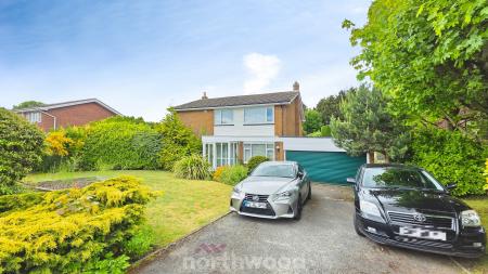 5 bedroom Detached house for sale in The Hollows, Bessacarr, Doncaster, DN4