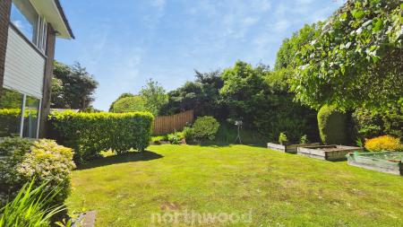 5 bedroom Detached house for sale in The Hollows, Bessacarr, Doncaster, DN4