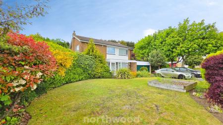 5 bedroom Detached house for sale in The Hollows, Bessacarr, Doncaster, DN4