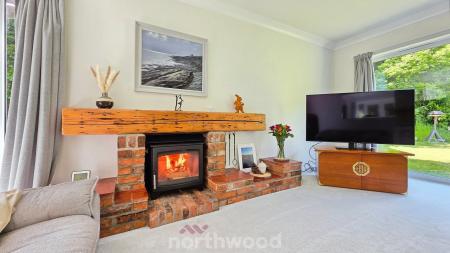 5 bedroom Detached house for sale in The Hollows, Bessacarr, Doncaster, DN4