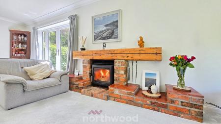 5 bedroom Detached house for sale in The Hollows, Bessacarr, Doncaster, DN4