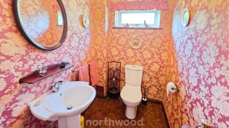 5 bedroom Detached house for sale in The Hollows, Bessacarr, Doncaster, DN4