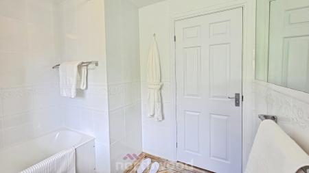 5 bedroom Detached house for sale in The Hollows, Bessacarr, Doncaster, DN4