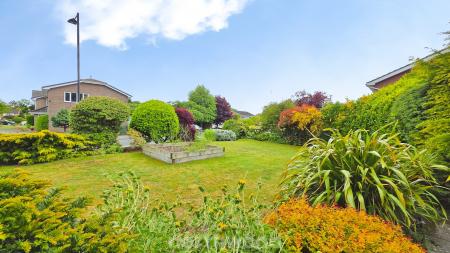5 bedroom Detached house for sale in The Hollows, Bessacarr, Doncaster, DN4