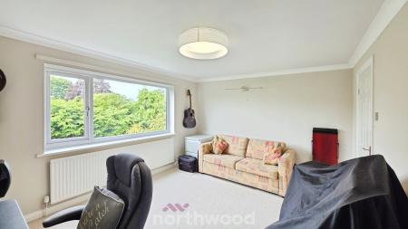 5 bedroom Detached house for sale in The Hollows, Bessacarr, Doncaster, DN4