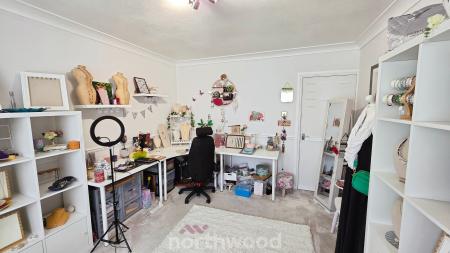 5 bedroom Detached house for sale in The Hollows, Bessacarr, Doncaster, DN4