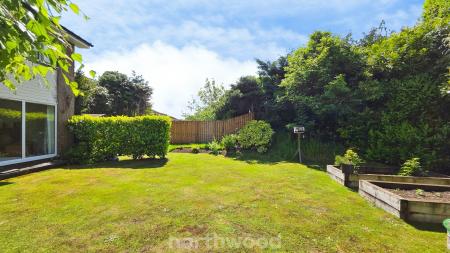 5 bedroom Detached house for sale in The Hollows, Bessacarr, Doncaster, DN4