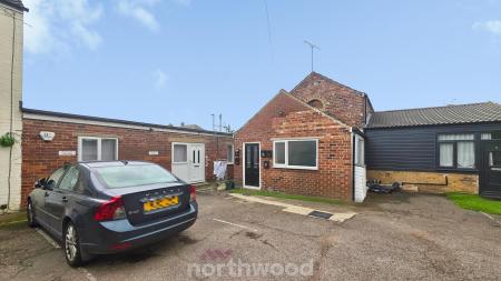 1 bedroom Flat to let in Bentley Road, Bentley, Doncaster, DN5