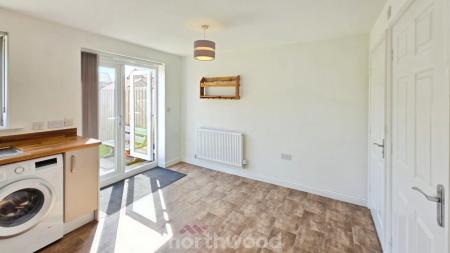 3 bedroom Semi-detached house to let in Fulwood Place, Bircotes, DN11