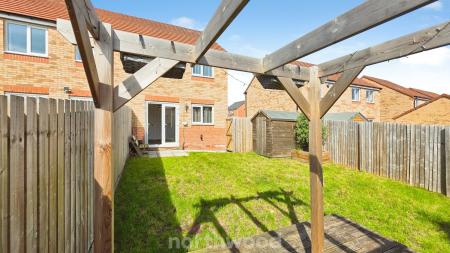3 bedroom Semi-detached house to let in Fulwood Place, Bircotes, DN11