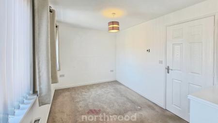 3 bedroom Semi-detached house to let in Fulwood Place, Bircotes, DN11