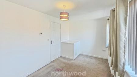3 bedroom Semi-detached house to let in Fulwood Place, Bircotes, DN11