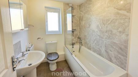 3 bedroom Semi-detached house to let in Fulwood Place, Bircotes, DN11