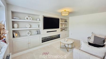 5 bedroom Detached house for sale in Fillies Avenue, Bessacarr, Doncaster, DN4