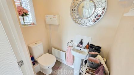 5 bedroom Detached house for sale in Fillies Avenue, Bessacarr, Doncaster, DN4
