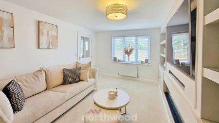 5 bedroom Detached house for sale in Fillies Avenue, Bessacarr, Doncaster, DN4