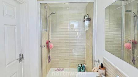 5 bedroom Detached house for sale in Fillies Avenue, Bessacarr, Doncaster, DN4