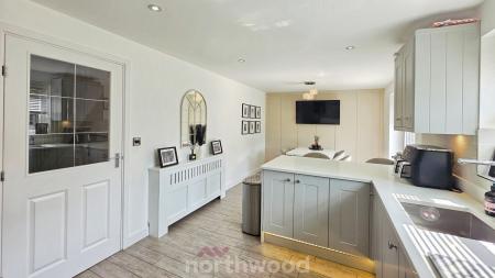 5 bedroom Detached house for sale in Fillies Avenue, Bessacarr, Doncaster, DN4
