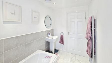 5 bedroom Detached house for sale in Fillies Avenue, Bessacarr, Doncaster, DN4
