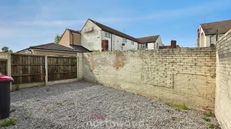 3 bedroom End of terrace house to let in Farquhar Road, Maltby, Rotherham, S66