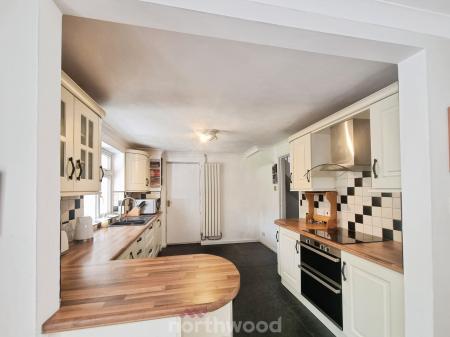 4 bedroom Detached house for sale in Cantley Manor Avenue, Cantley, Doncaster, DN4