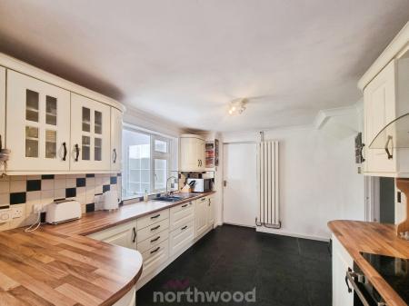 4 bedroom Detached house for sale in Cantley Manor Avenue, Cantley, Doncaster, DN4