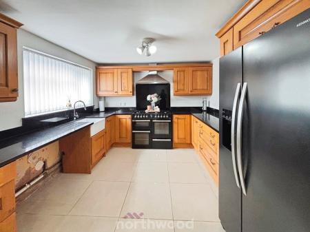 3 bedroom Semi-detached house to let in Staithes Walk, Denaby Main, Doncaster, Doncaster, DN12