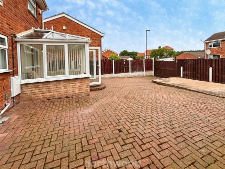 3 bedroom Semi-detached house to let in Staithes Walk, Denaby Main, Doncaster, Doncaster, DN12