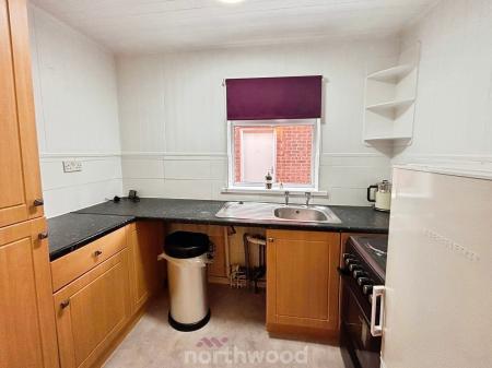 2 bedroom Flat for sale in Stoops Lane, Bessacarr, Doncaster, DN4