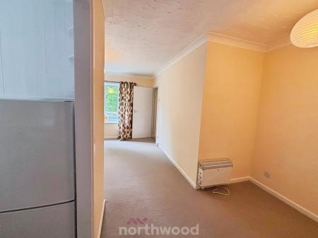 2 bedroom Flat for sale in Stoops Lane, Bessacarr, Doncaster, DN4