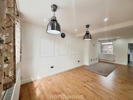3 bedroom Terraced House to let in Victoria Road, Edlington, Doncaster, DN12