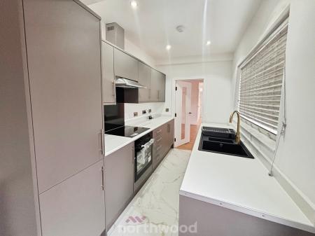 3 bedroom Terraced House to let in Victoria Road, Edlington, Doncaster, DN12