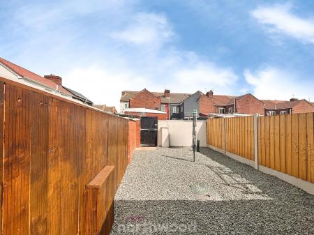 3 bedroom Terraced House to let in Victoria Road, Edlington, Doncaster, DN12