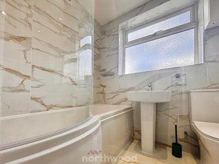 3 bedroom Terraced House to let in Victoria Road, Edlington, Doncaster, DN12