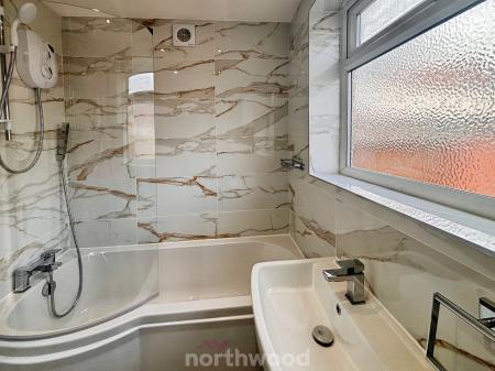 3 bedroom Terraced House to let in Victoria Road, Edlington, Doncaster, DN12