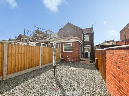 3 bedroom Terraced House to let in Victoria Road, Edlington, Doncaster, DN12