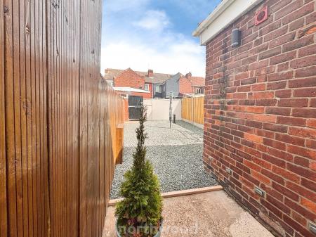 3 bedroom Terraced House to let in Victoria Road, Edlington, Doncaster, DN12
