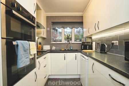 2 bedroom Semi-detached house for sale in Willow Avenue, Cantley, Doncaster, DN4