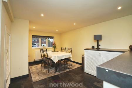 2 bedroom Semi-detached house for sale in Willow Avenue, Cantley, Doncaster, DN4
