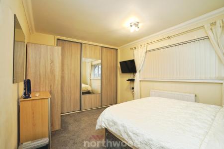 2 bedroom Semi-detached house for sale in Willow Avenue, Cantley, Doncaster, DN4