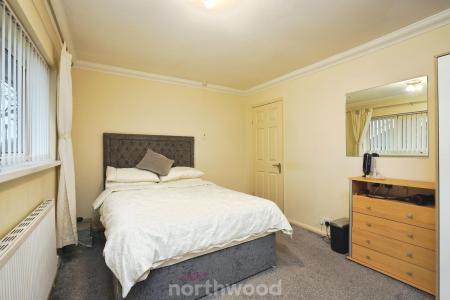 2 bedroom Semi-detached house for sale in Willow Avenue, Cantley, Doncaster, DN4
