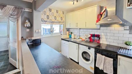 3 bedroom Semi-detached house for sale in Malton Road, Scawsby, Doncaster, DN5