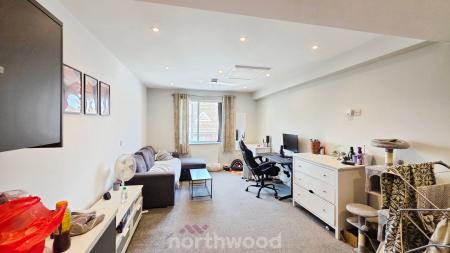 1 bedroom Studio flat to let in Beckett Road, Wheatley, Doncaster, DN2