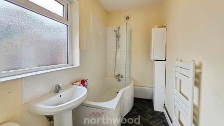4 bedroom Block of Apartments for sale in Stockbridge Avenue, Bentley, Doncaster, DN5