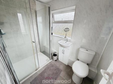 3 bedroom Semi-detached house to let in Chestnut Avenue, Rossington, Doncaster, DN11
