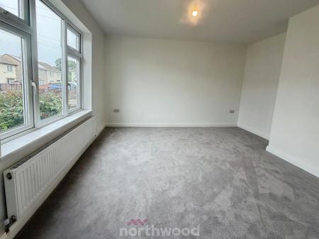 3 bedroom Semi-detached house to let in Chestnut Avenue, Rossington, Doncaster, DN11