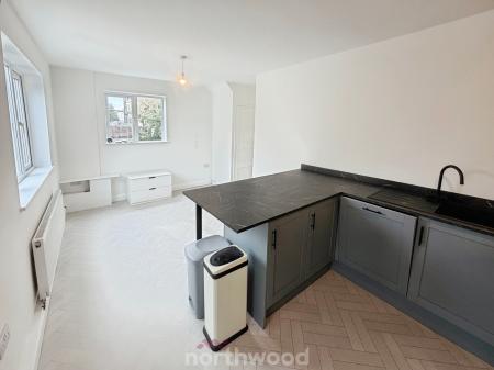 3 bedroom Semi-detached house to let in Chestnut Avenue, Rossington, Doncaster, DN11