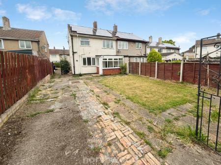 3 bedroom Semi-detached house to let in Chestnut Avenue, Rossington, Doncaster, DN11