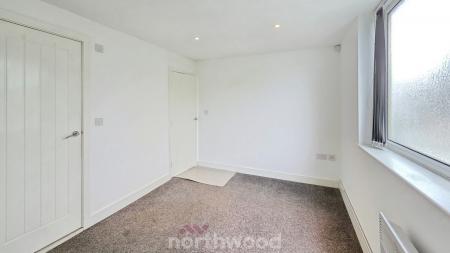 2 bedroom Flat to let in Beckett Road, Wheatley, Doncaster, DN2